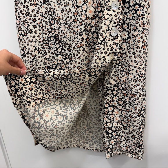 Madewell Side-Button Straight Midi Skirt in floral Daisy Groove Cream and Black - Picture 8 of 12